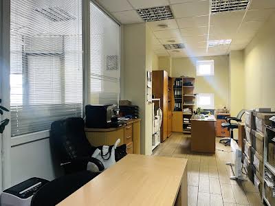 комерційна за адресою Дмитра Яворницького просп. (Карла Маркса), 5