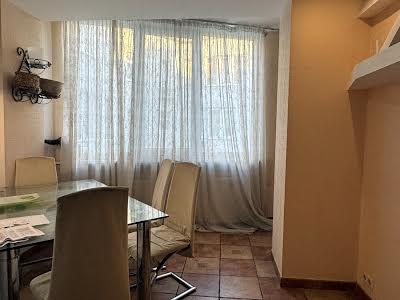 квартира за адресою Посмітного, 22