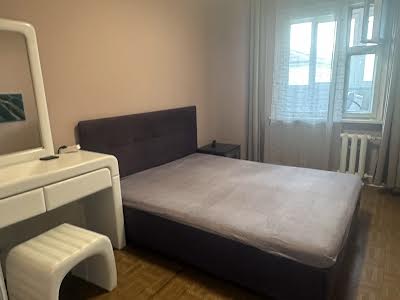 квартира за адресою Анни Ахматової вул., 43