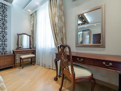 квартира за адресою Старонаводницька вул., 13