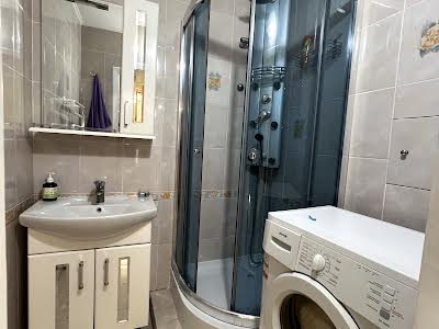 квартира за адресою Стадіонна вул., 6а