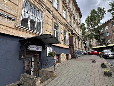 комерційна за адресою Шептицьких вул., 16