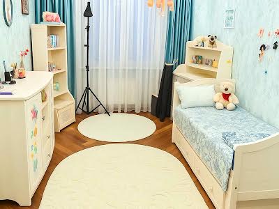 квартира за адресою Анни Ахматової вул., 13