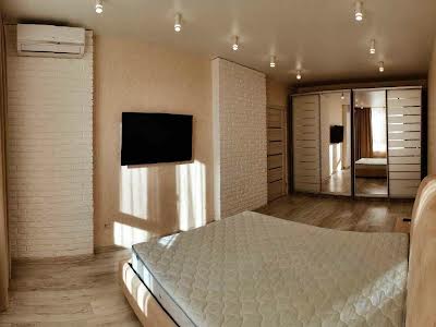 квартира за адресою Драгоманова вул., 10