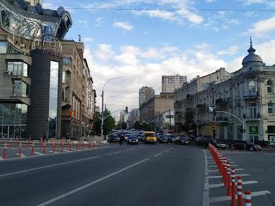 комерційна за адресою Старовокзальна вул., 7в