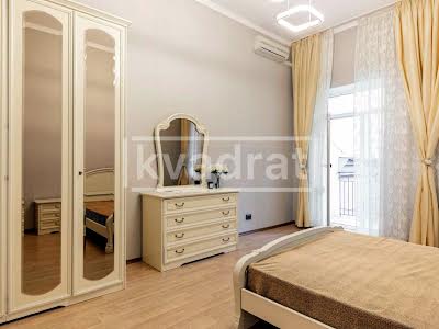 квартира за адресою Межигірська вул., 32А