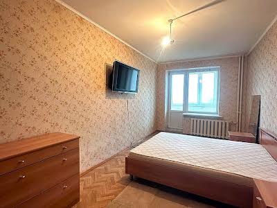 квартира за адресою Анни Ахматової вул., 16-Б