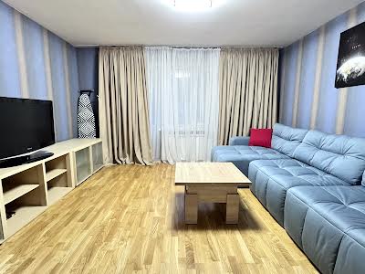 квартира за адресою Верховинна вул., 82