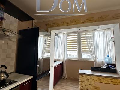 квартира за адресою Тополина вул., 18/2