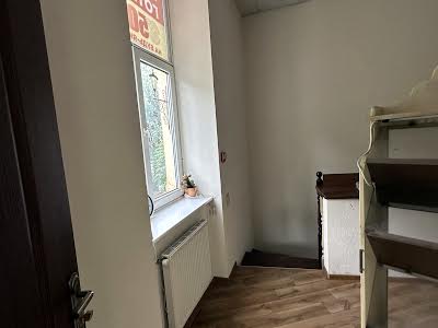 комерційна за адресою Різні пл., 4