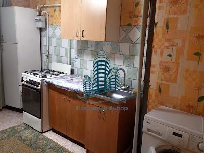 квартира за адресою Юрія Побєдоносцева бульв., 4