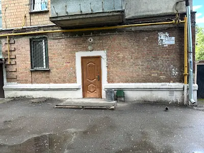 комерційна за адресою Святославська вул., 15