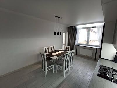 квартира за адресою Тролейбусна вул., 4