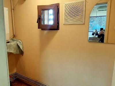 комерційна за адресою Космонавтів вул., 31