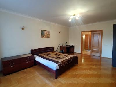 квартира за адресою Раїси Окіпної вул., 8