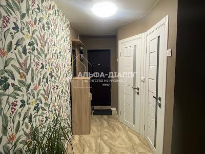 квартира за адресою Академіка Доброхотова вул., 12