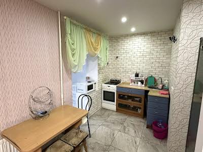 квартира за адресою Воскресенська вул., 11