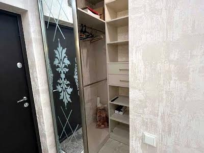 квартира за адресою Дніпровська набережна вул., 18-А