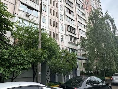 квартира за адресою Анни Ахматової вул., 15