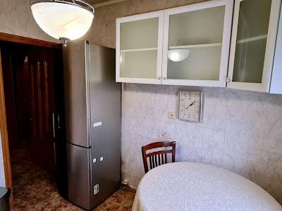 квартира за адресою Романа Шухевича просп. (Генерала Ватутіна), 6
