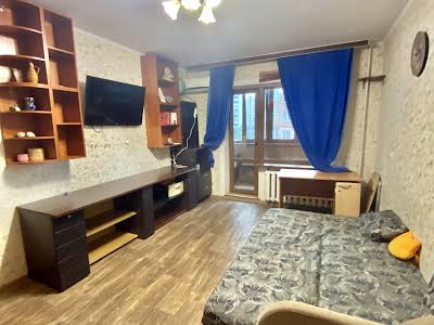 квартира за адресою Срібнокільська вул., 8-А