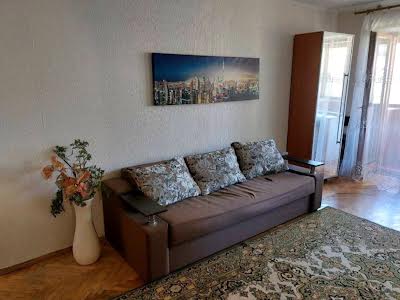 квартира за адресою Салютна вул., 20