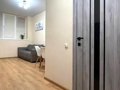 квартира по адресу Парижской Коммуны ул., 4