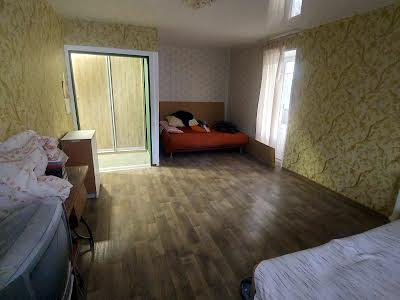 квартира за адресою Космонавтів вул., 4