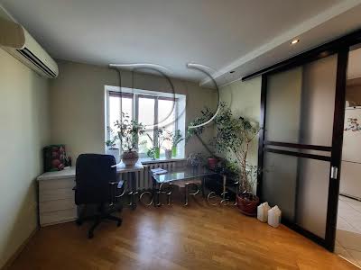 квартира за адресою Анни Ахматової вул., 31
