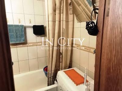 квартира за адресою Каштанова вул., 5