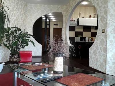 квартира за адресою Королеви Єлизавети ІІ вул. (Глинки), 2