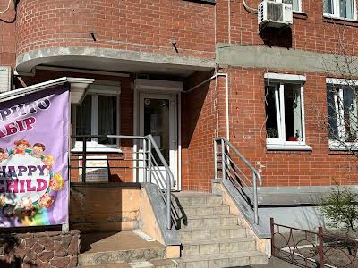 комерційна за адресою Анни Ахматової вул., 13
