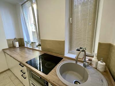 квартира за адресою Регенераторна вул., 4