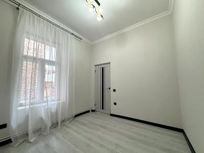 квартира за адресою Підвалля вул., 3