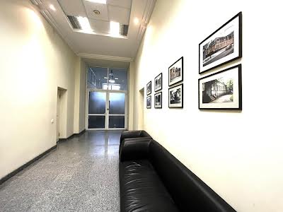 комерційна за адресою Володимира Моссаковського вул. (Клари Цеткін), 1А