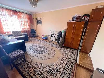 квартира по адресу Будівельників ул., 1