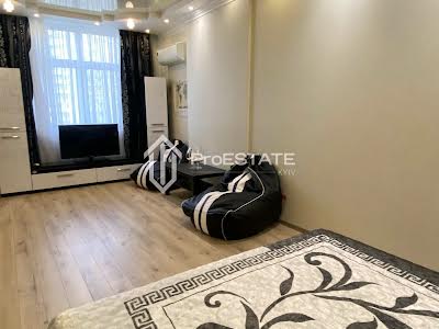 квартира за адресою Анни Ахматової вул., 22