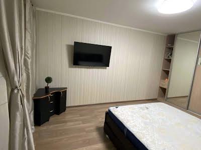 квартира по адресу Ревуцкого ул., 42-А