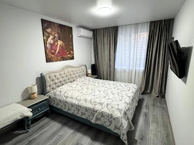 квартира по адресу Співдружності ул., 1