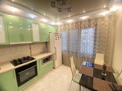 квартира за адресою Космонавтів вул., 72