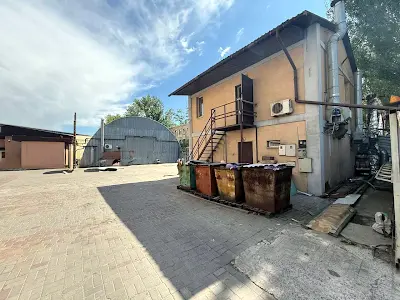 комерційна за адресою Універсальна вул., 6