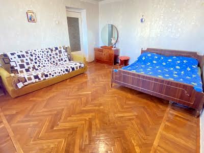 квартира за адресою Дніпровська набережна вул., 13