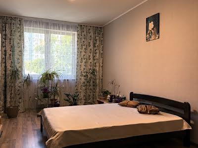квартира за адресою Патріарха Мстислава Скрипника вул., 40