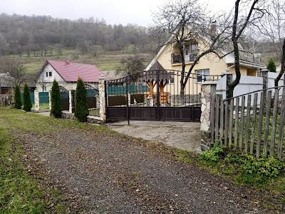 будинок за адресою с. Латірка, Центральна