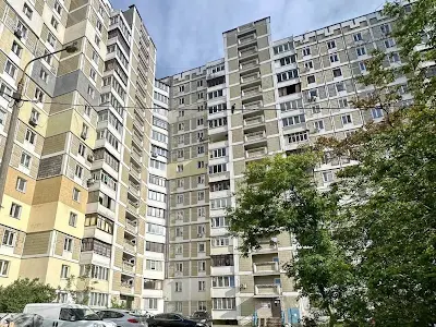 квартира за адресою Срібнокільська вул., 8