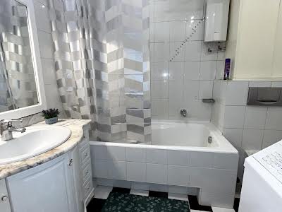 квартира за адресою Композитора Лятошинського вул., 8