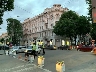 комерційна за адресою Грецька вул., 25