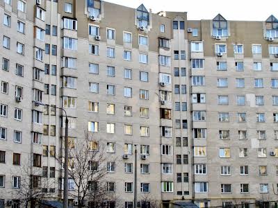 квартира за адресою Анни Ахматової вул., 7/15