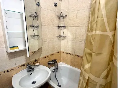 квартира за адресою Богатирська вул., 18