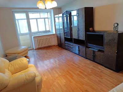 квартира за адресою ж/м Червоний Камінь, 4